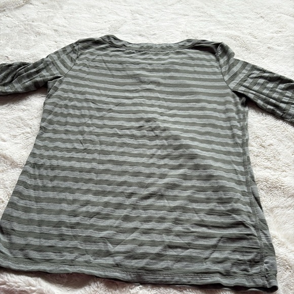 Talbots Striped Jersey Top – Size XS | V-Neck | Easy Fit | Everyday Essential | - Picture 3 of 4